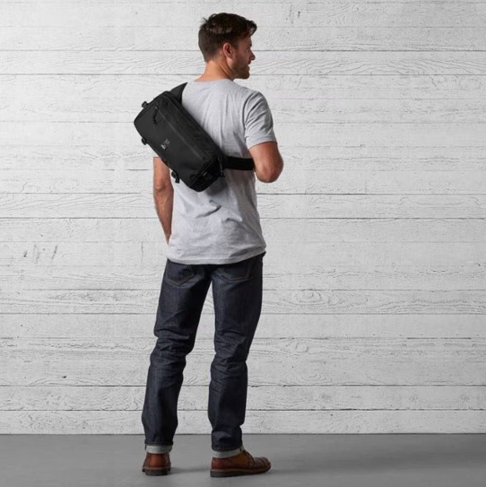 Produktbild von Chrome Kadet 9L Umhängetasche Schwarz Dressinn